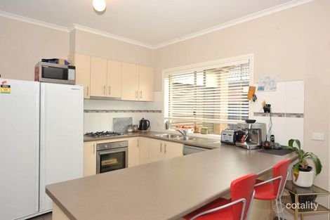 Property photo of 2 Leightons Green Pakenham VIC 3810