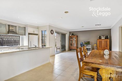 Property photo of 11 Kingsbarn Court Cranbourne VIC 3977