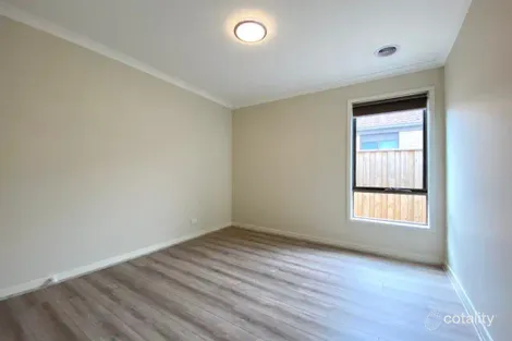 Property photo of 10 Leafy Circuit Cranbourne East VIC 3977