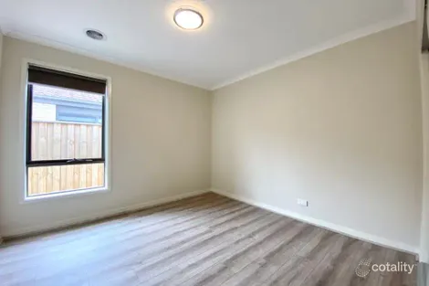 Property photo of 10 Leafy Circuit Cranbourne East VIC 3977