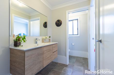 Property photo of 18 Granite Rise Kelso NSW 2795
