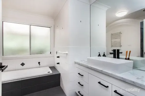 Property photo of 10 Moxham Street Wyoming NSW 2250