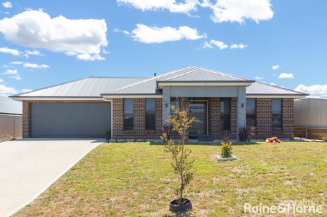 Property photo of 18 Granite Rise Kelso NSW 2795