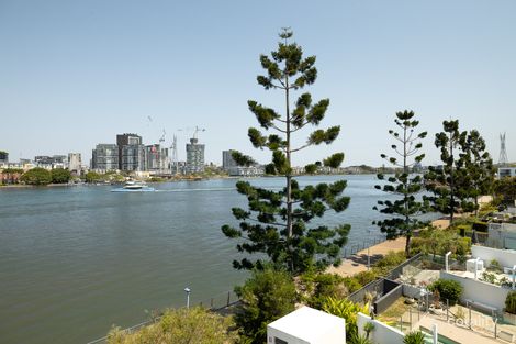 Property photo of 17/47 Addison Avenue Bulimba QLD 4171