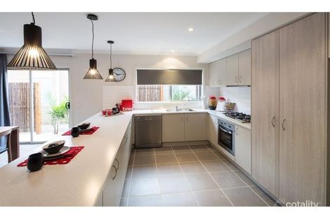 Property photo of 8 Riverside Avenue Werribee VIC 3030