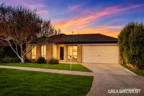 7 Jeune Pl, Kurunjang, VIC 3337