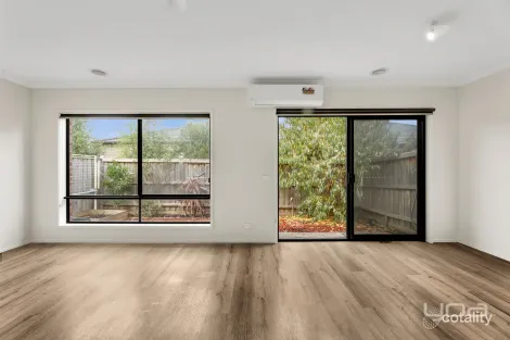 Property photo of 8 Whitestone Road Point Cook VIC 3030