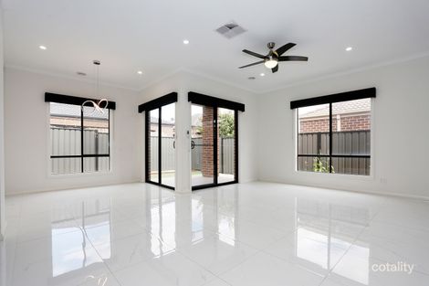 Property photo of 33 Carver Circuit Wollert VIC 3750