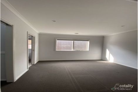Property photo of 34 Caversham Drive Pakenham VIC 3810