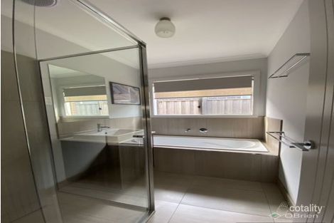 Property photo of 34 Caversham Drive Pakenham VIC 3810