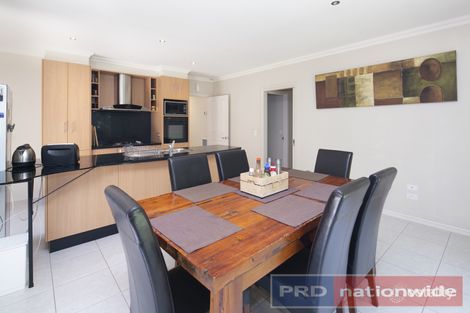 Property photo of 6 McPhie Place Lake Gardens VIC 3355
