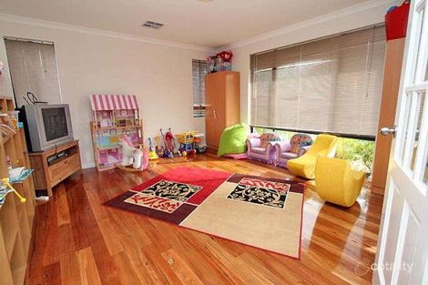 Property photo of 7 Sandbridge Way Meadow Springs WA 6210