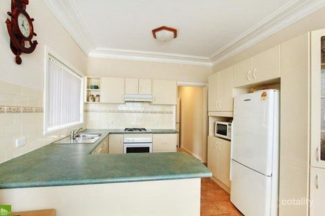 Property photo of 2 Canberra Road Lake Heights NSW 2502