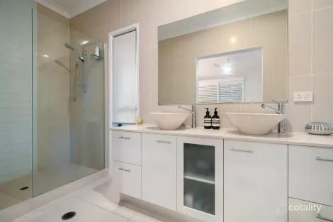 Property photo of 28 Gordon Circuit Seventeen Mile Rocks QLD 4073