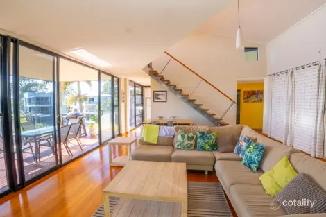 Property photo of 6 Roseby Court Point Lookout QLD 4183