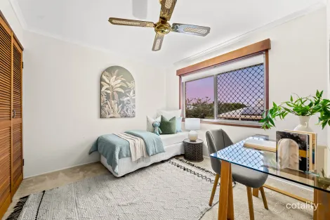 Property photo of 121 Greenmeadow Road Mansfield QLD 4122