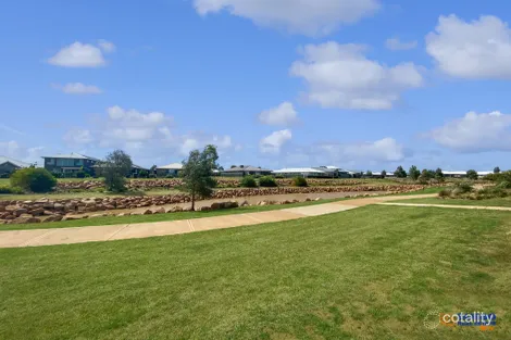 Property photo of 19 Magenta Circuit Dubbo NSW 2830