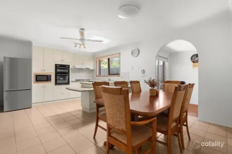 Property photo of 10 Courtenay Avenue Cranbourne North VIC 3977