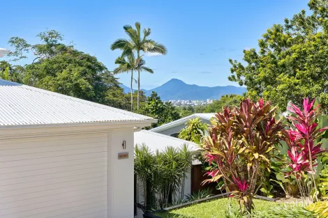 Property photo of 7 Bellevue Crescent Edge Hill QLD 4870