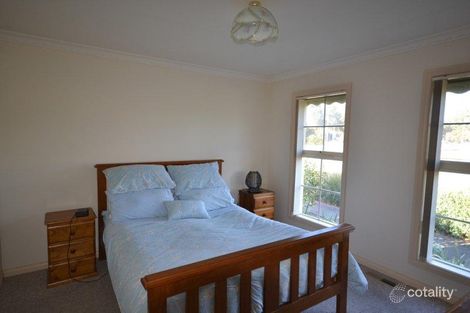 Property photo of 2/12 Civic Square Croydon VIC 3136