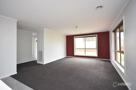 Property photo of 2 Hanly Close Canadian VIC 3350