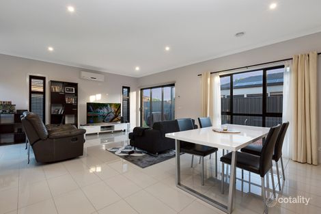 Property photo of 43 Fortuna Crescent Cranbourne West VIC 3977