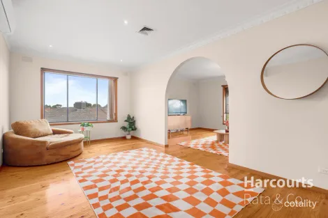 Property photo of 2 Chantal Close Thomastown VIC 3074
