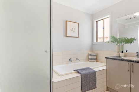 Property photo of 5 Fieldstone Way Brookfield VIC 3338