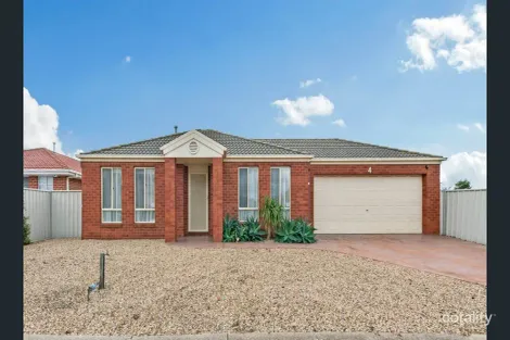 4 Narrabeen St, Taylors Hill, VIC 3037