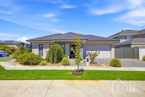 1 Barlow Lane, Cranbourne South, VIC 3977