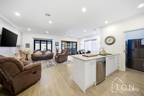 Property photo of 1 Barlow Lane Cranbourne South VIC 3977