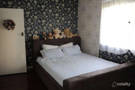 Property photo of 10 Crellin Way Cloverdale WA 6105