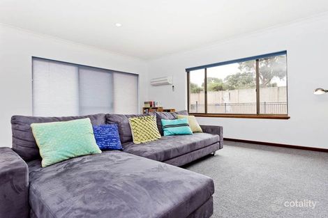 21 Unwin Cres, Salter Point, WA 6152