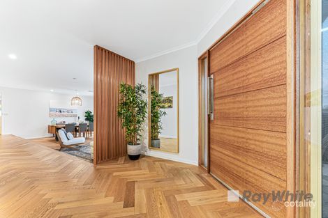 Property photo of 5 Moya Close Endeavour Hills VIC 3802
