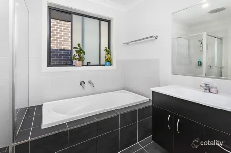 Property photo of 14 Cordeaux Parade Tullimbar NSW 2527