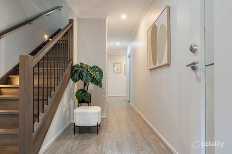 Property photo of 40 Mottlecah Circuit Craigieburn VIC 3064