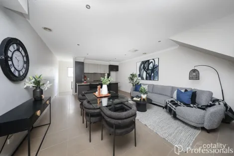 12/79 Lancefield Dr, Caroline Springs, VIC 3023