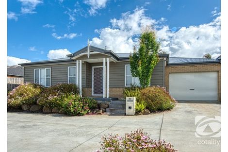 Property photo of 66 Coach Circuit Pakenham VIC 3810