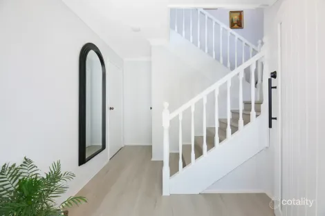 Property photo of 93 Mattocks Road Burleigh Waters QLD 4220