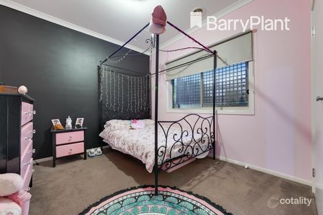 Property photo of 21 Winneke Way Pakenham VIC 3810