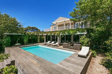 Property photo of 11 Rosserdale Crescent Mount Eliza VIC 3930