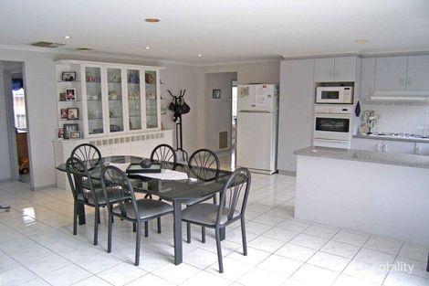 Property photo of 8 Brampton Court Narre Warren VIC 3805