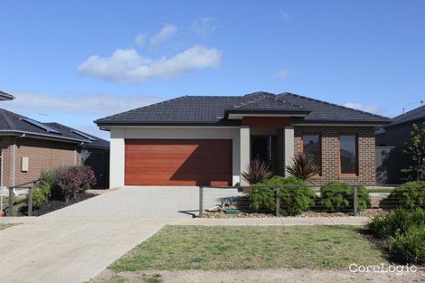 Property photo of 32 Vantage Boulevard Craigieburn VIC 3064