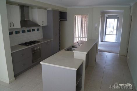 Property photo of 9 Bovard Close Caroline Springs VIC 3023