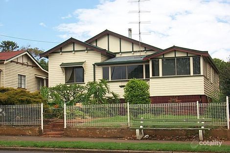 211 West St, Harristown, QLD 4350