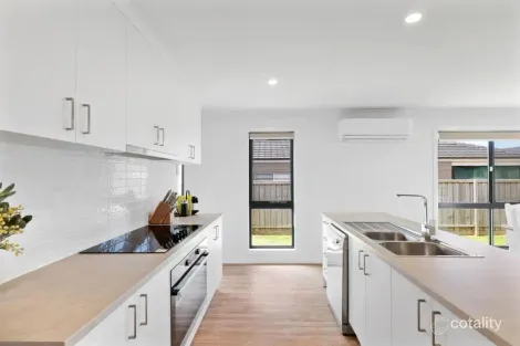 Property photo of 111 Pembrey Loop Cowes VIC 3922