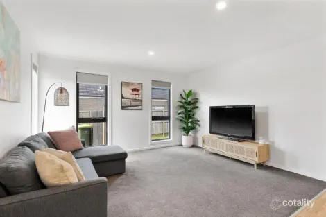 Property photo of 111 Pembrey Loop Cowes VIC 3922