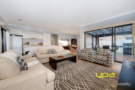 Property photo of 1 Eloura Circuit Taylors Hill VIC 3037