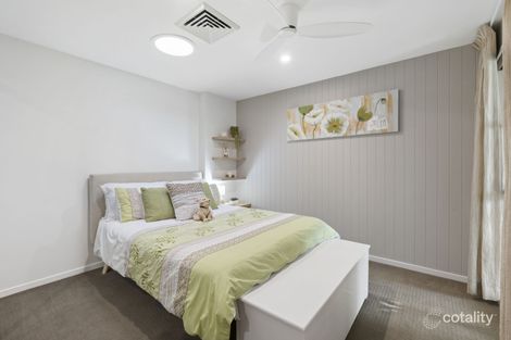 Property photo of 32 Onshore Place Helensvale QLD 4212
