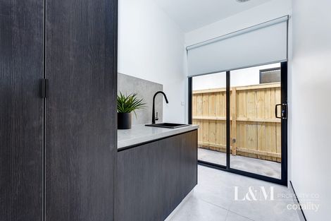 Property photo of 19 Sandon Crescent Donnybrook VIC 3064